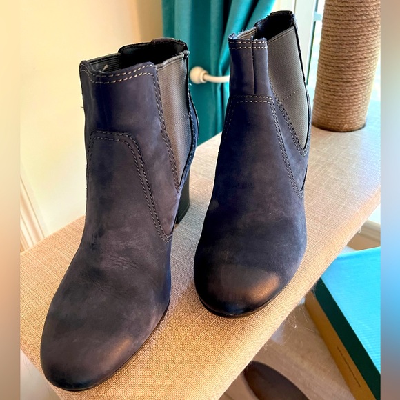 EUC Clark’s Bendable’s Stroll Valley Blue Leather Ankle Boot - Picture 4 of 8